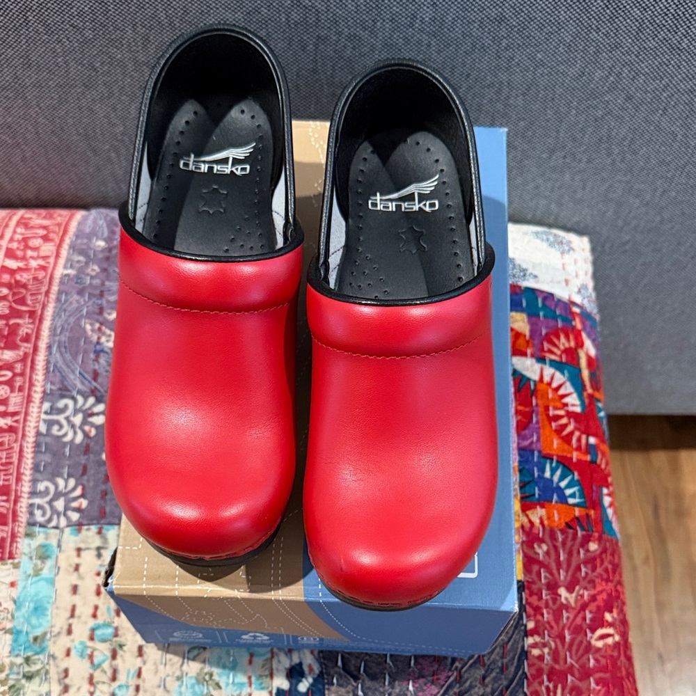 Dansko Womens Bright Red Clogs - Picture 2 of 5